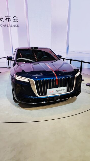 Hongqi представила в Шанхае сразу 8 новинок: включая летающий автомобиль