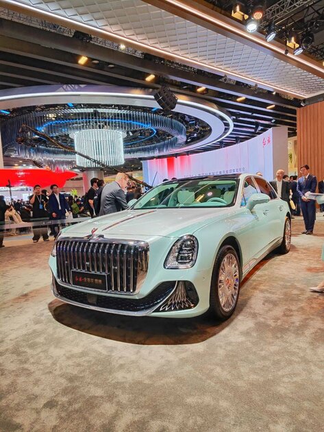 Hongqi представила в Шанхае сразу 8 новинок: включая летающий автомобиль