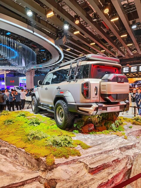 Hongqi представила в Шанхае сразу 8 новинок: включая летающий автомобиль