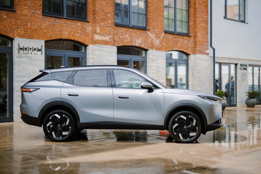 В России стартовали продажи кроссовера OMODA C7: комплектации и цены