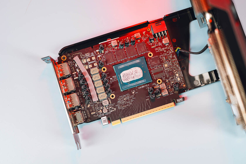 Доступная видеокарта с 10 ГБ и мощным охлаждением: обзор MAXSUN Intel Arc B570 Milestone 10G