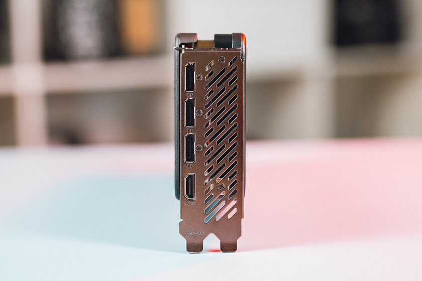 Доступная видеокарта с 10 ГБ и мощным охлаждением: обзор MAXSUN Intel Arc B570 Milestone 10G