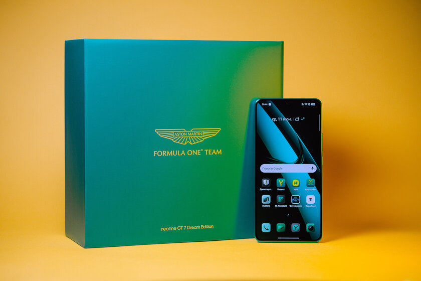 Богато, стильно и с шильдиком Aston Martin: обзор realme GT 7 Dream Edition — Дизайн. 1