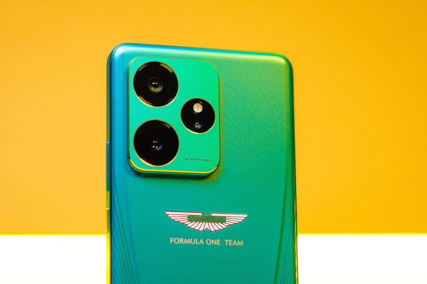 Богато, стильно и с шильдиком Aston Martin: обзор realme GT 7 Dream Edition — Качество снимков. 1