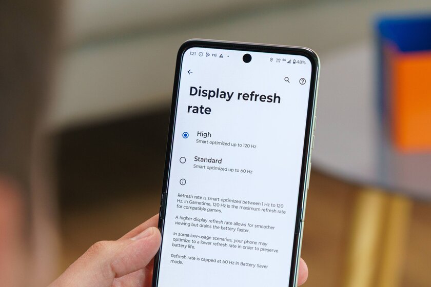 Шикарный дисплей, неплохие камеры и минимум апгрейдов: обзор Motorola Razr 60 — Дисплеи. 7