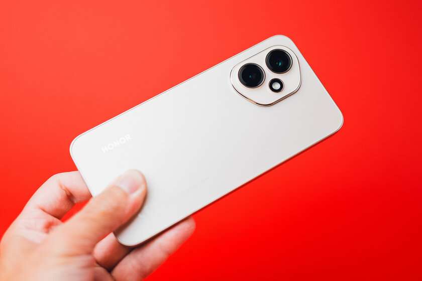 200 Мп, 120 Гц и батарея, которой можно лишь позавидовать: обзор HONOR 400