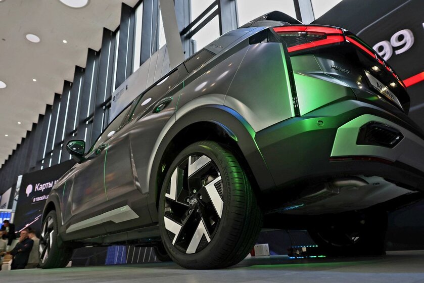 Так выглядит кроссовер LADA Azimut в цвете «Булат» (фото внутри)