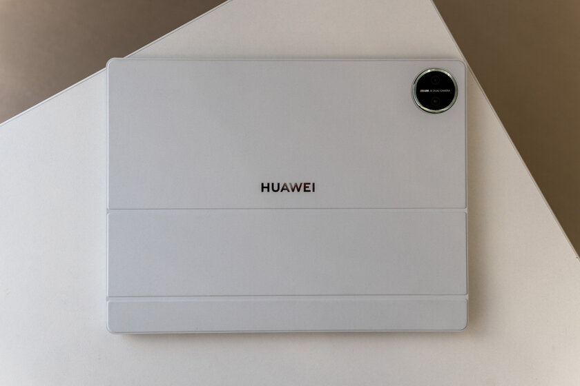 Планшет с «бумажным» экраном и компьютерным офисным пакетом — обзор HUAWEI MatePad Pro 12,2" 2025