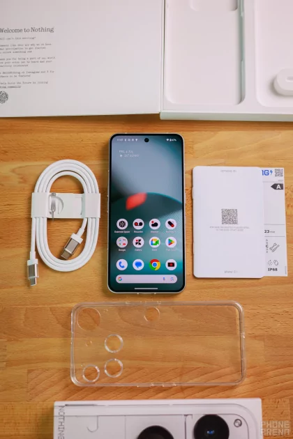 Рекомендую и друзьям, и врагам. Обзор Nothing Phone (3) — «кривой» и дорогой, но интересный — Дизайн и дисплей. 7