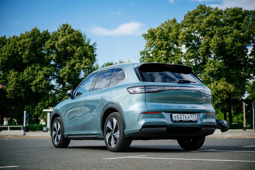 Первый электрокар Geely в России — обзор EX5. Готов ли он к нашей зиме, дорогам и розеткам — Знакомство. 1