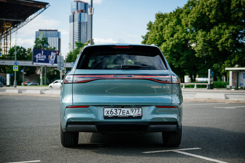 Первый электрокар Geely в России — обзор EX5. Готов ли он к нашей зиме, дорогам и розеткам — В путь. 3