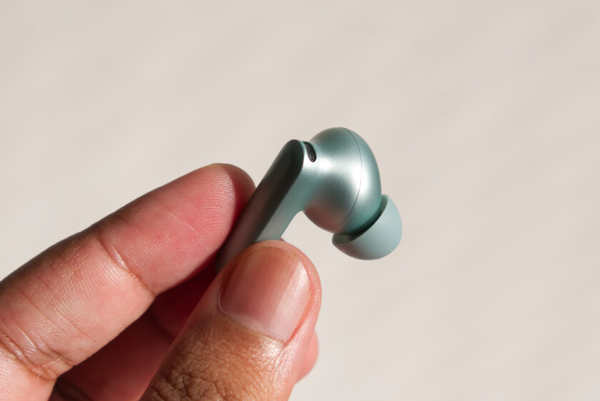 Шумодав в этих наушниках — это просто зверь. Обзор OnePlus Buds 4 и сравнение с предшественниками — Микрофон. 1