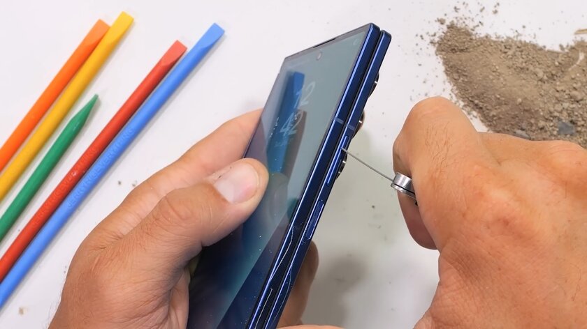 Складной Galaxy Z Fold7 оказался очень прочным: блогер не смог его сломать