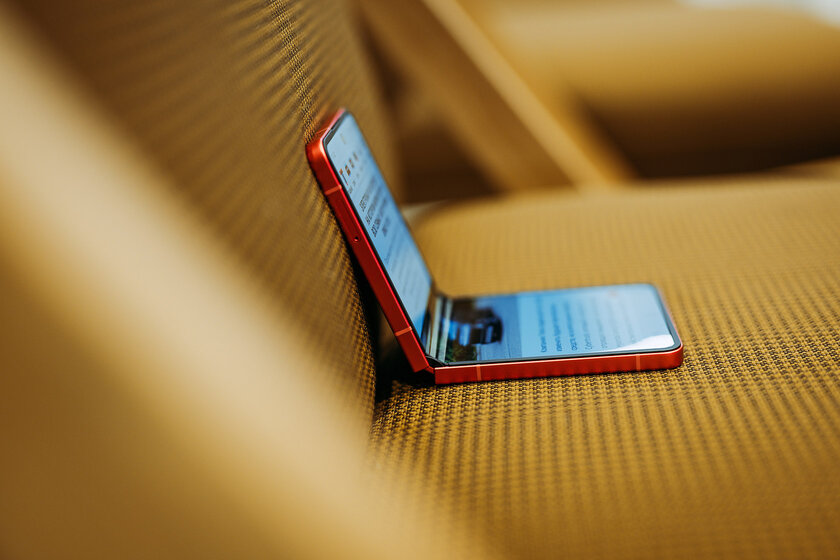 Обзор Samsung Galaxy Z Flip7: если подумываете купить раскладушку, присмотритесь к этой — Дизайн. 3