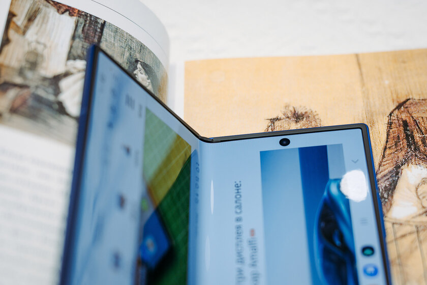 Обзор складного Samsung Galaxy Z Fold7: он стал удобным даже в сложенном виде — Дисплеи. 2