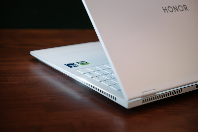 165 Гц, RTX 5060 и топовый процессор: обзор HONOR MagicBook Pro 16 HUNTER 2025