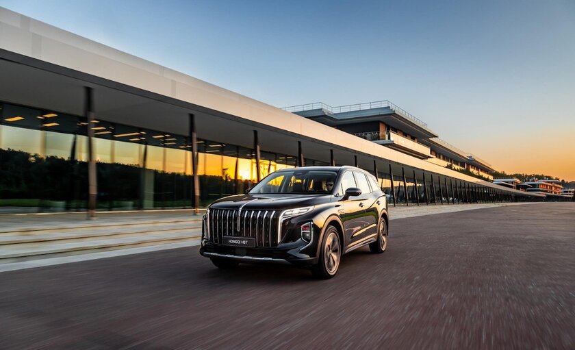 Hongqi раскрыл российские цены и комплектации премиального кроссовера HS7