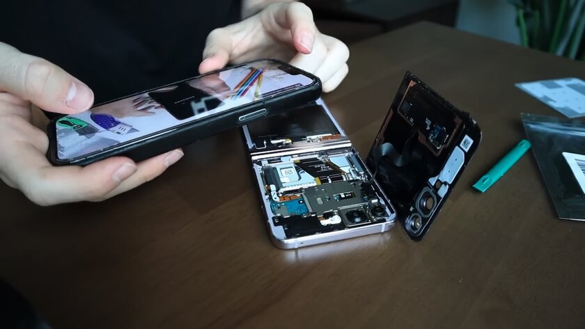 Инженер построил собственный смартфон с QWERTY-клавиатурой на базе сломанного Samsung Z Flip