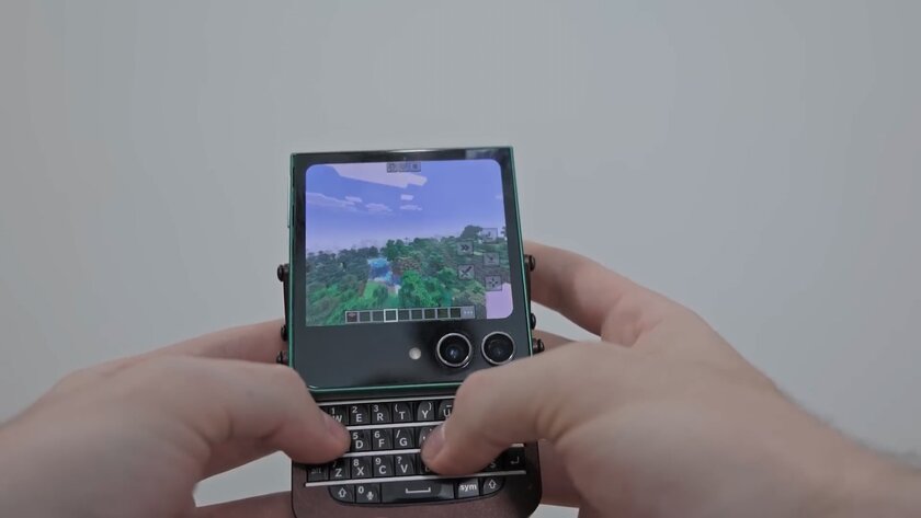 Инженер построил собственный смартфон с QWERTY-клавиатурой на базе сломанного Samsung Z Flip