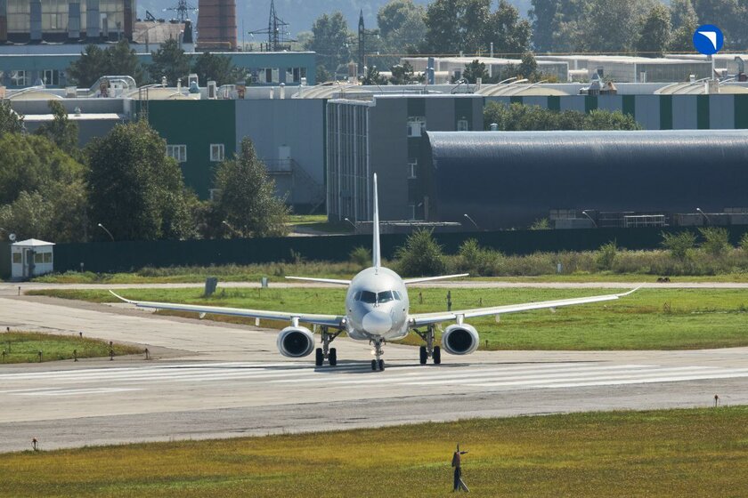 «Необычный» SSJ-100 поднялся в небо: первая модель, собранная по серийным технологиям