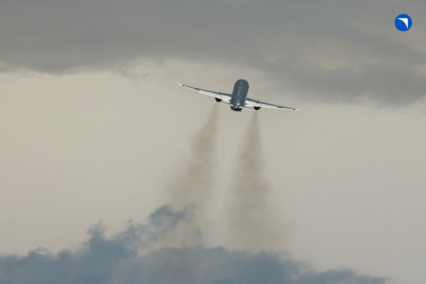 «Необычный» SSJ-100 поднялся в небо: первая модель, собранная по серийным технологиям