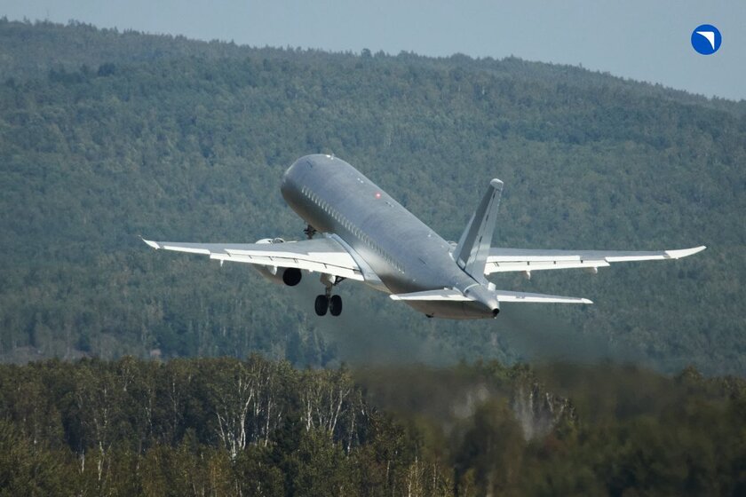 «Необычный» SSJ-100 поднялся в небо: первая модель, собранная по серийным технологиям