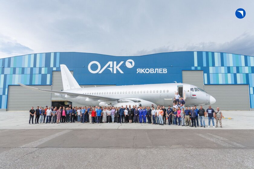 «Необычный» SSJ-100 поднялся в небо: первая модель, собранная по серийным технологиям