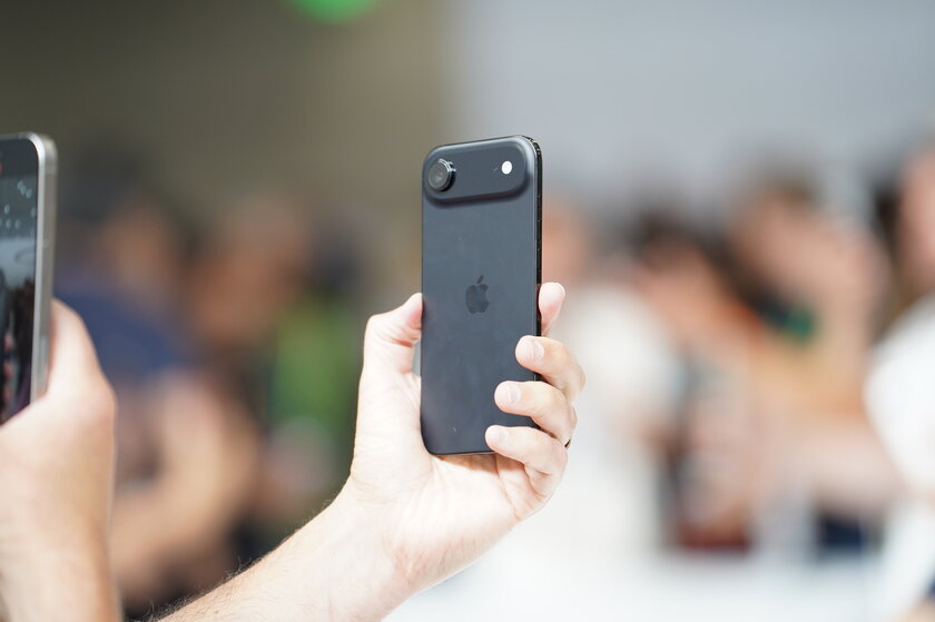 Так тончайший iPhone Air выглядит вживую — он точно не погнётся?