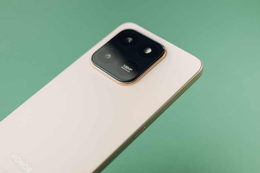 ИИ-инструменты, Google-сервисы и ударопрочный корпус: 6 фишек HONOR X7d, которые стоят внимания — Отлично снимает днём и ночью. 1