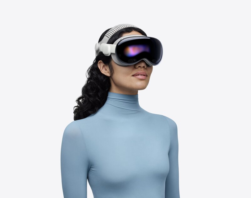 Больше мощности, комфорта и эмоций: Apple выпустила новую версию гарнитуры Vision Pro