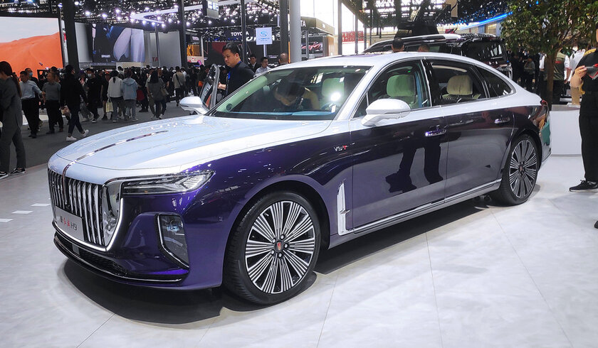 В России появился обновлённый седан премиум-класса Hongqi H9 за 10 млн рублей