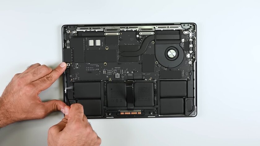 iFixit разобрала новый MacBook на M5: его легче ремонтировать, но Apple верна себе
