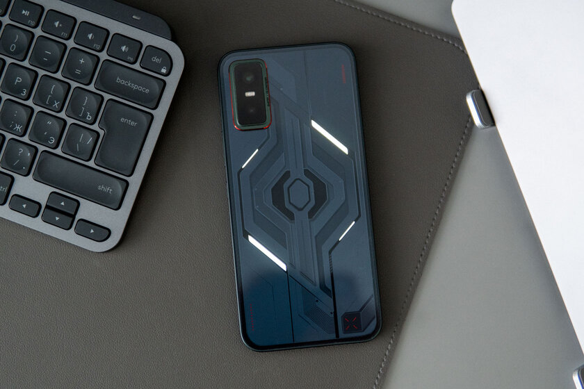 Недорогой геймерский смартфон с сенсорными триггерами и 144 Гц: обзор Infinix GT 30 — Дизайн корпуса. 4