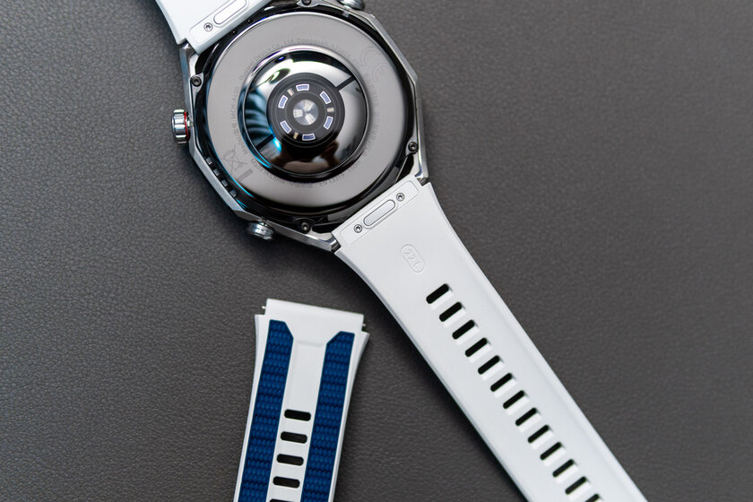 Для аквалангистов, спортсменов и ценителей стиля: обзор HUAWEI WATCH Ultimate 2 — Автономность и зарядка. 1