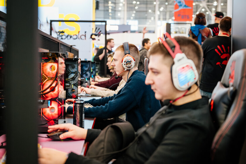 Косплей, яркое железо и видеоигры: как прошёл легендарный «Игромир 2025»