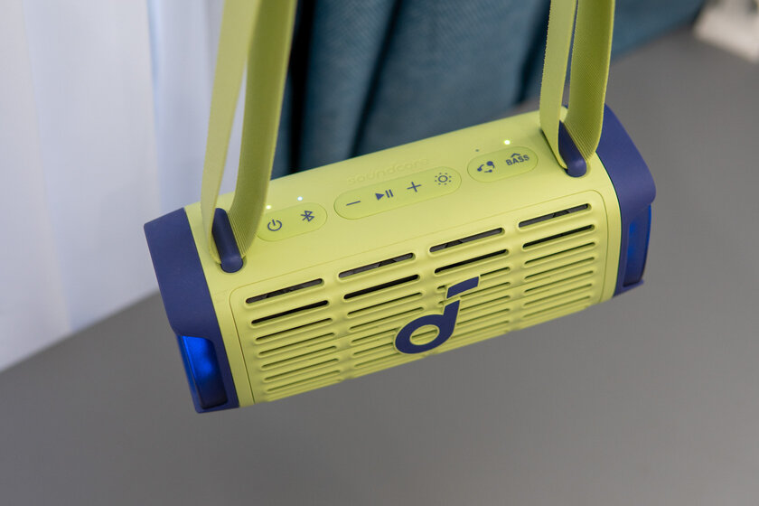 Не боится солёной воды и сама себя переворачивает: обзор колонки Soundcore Boom 3i — Дизайн корпуса. 4