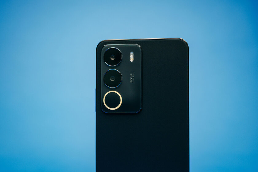 Недорогой смартфон с ёмкой батареей и достойным дисплеем: обзор realme P3 Lite — Дизайн корпуса. 6