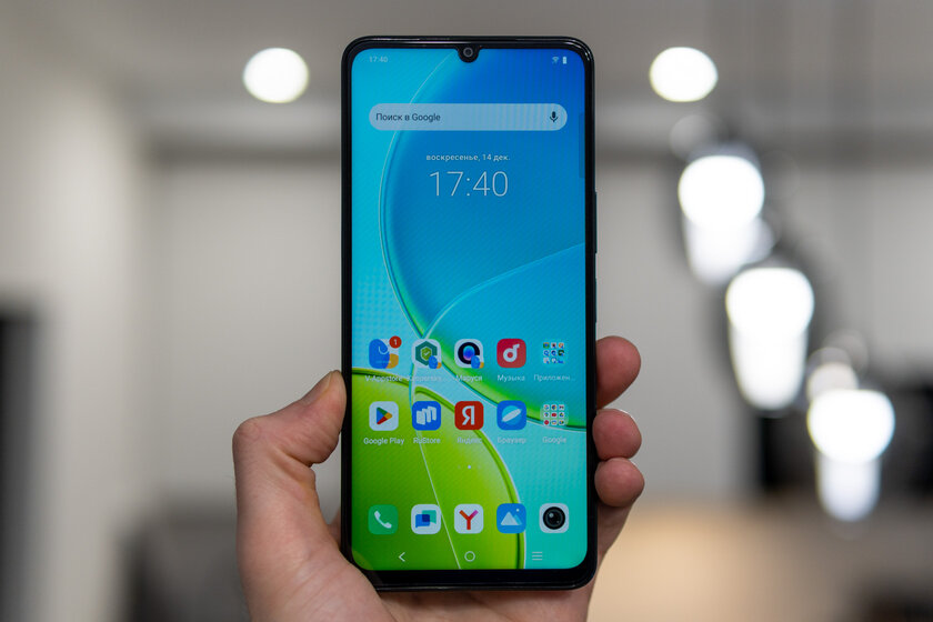Прочный корпус и выносливая батарея за разумные деньги: обзор vivo Y04s — Дисплей. 1