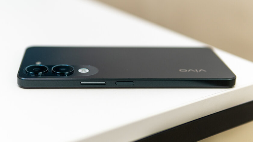 Прочный корпус и выносливая батарея за разумные деньги: обзор vivo Y04s — Дизайн корпуса. 5