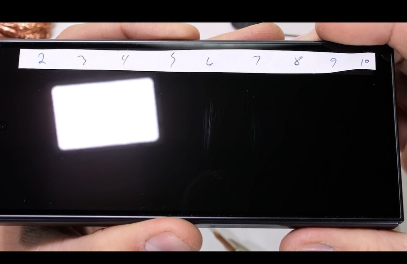 Блогер оценил трискладной Galaxy Z TriFold на прочность: конструкция не выдержала