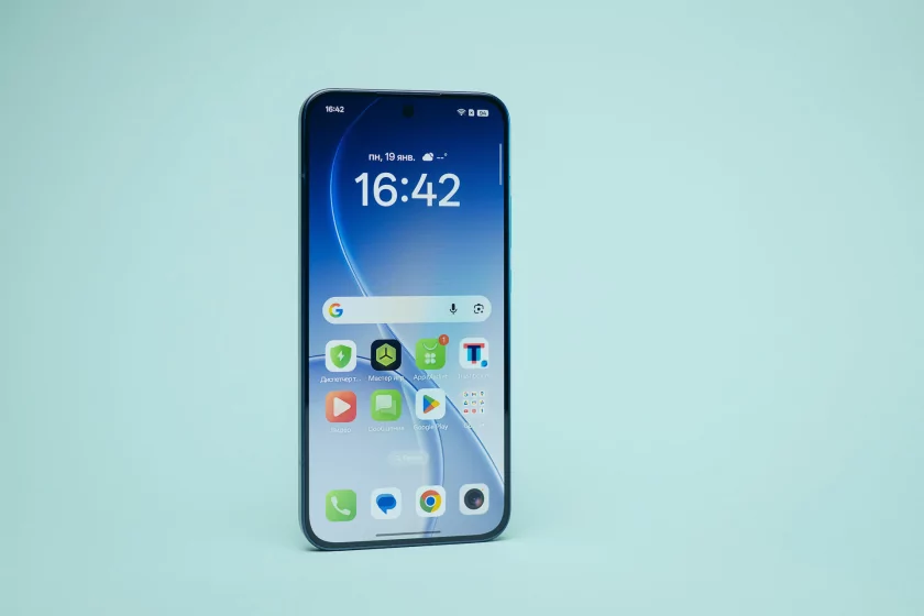 Сохраняет впечатления, выглядит стильно и не боится воды: обзор OPPO Reno15 5G — Дизайн корпуса. 1