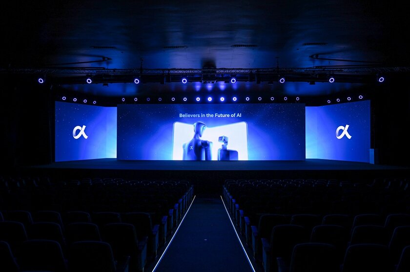 На MWC 2026 компания HONOR представила массу новинок: от самого тонкого в мире планшета до смартфона с камерой-роботом