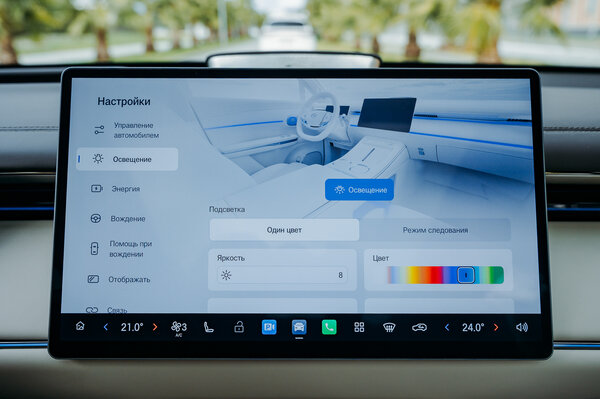 Бегущая строка на фарах, царский второй ряд и заявка на классику: обзор GAC S7 — Встреча. 50