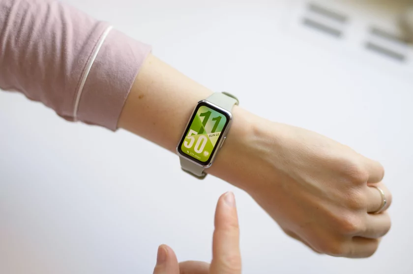 Прокачали по делу: обзор HUAWEI Band 11 с увеличенным экраном и новым аккумулятором
