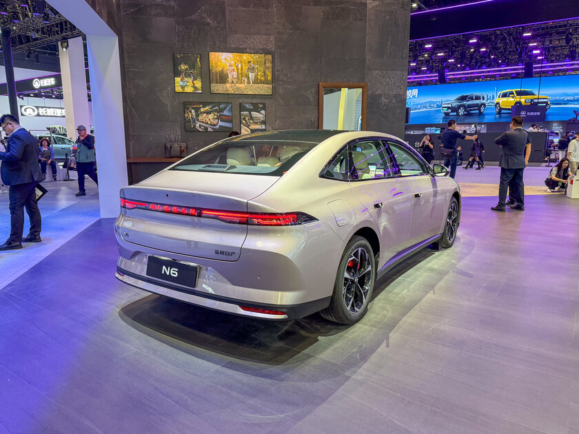 Главные премьеры автосалона в Пекине: супергибриды Changan, люксовые Avatr и новинки от BMW и Nissan