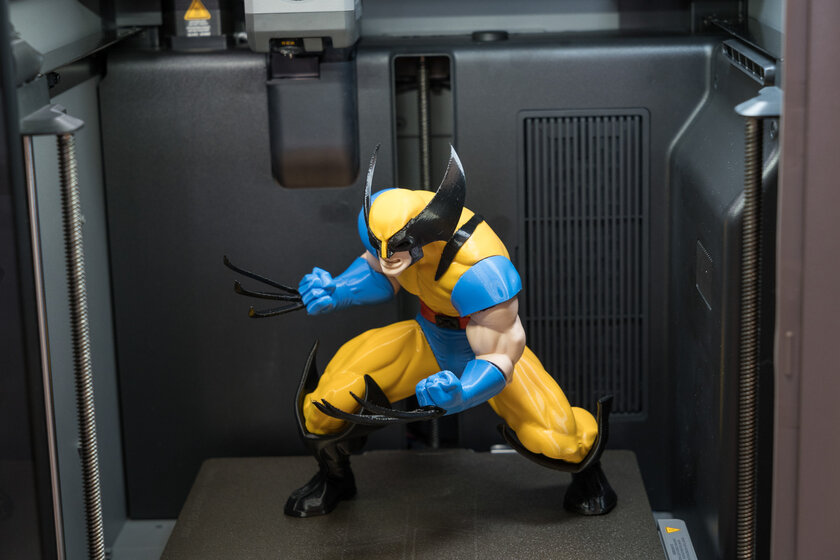 Я попробовал 3D-печать для ленивых. Обзор Bambu Lab P2S Combo, где многое делается автоматически