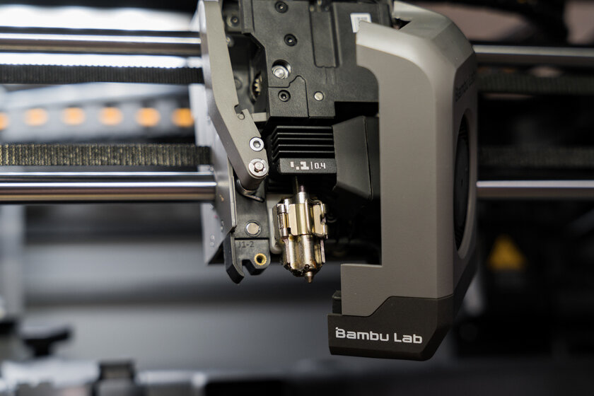 Я попробовал 3D-печать для ленивых. Обзор Bambu Lab P2S Combo, где многое делается автоматически