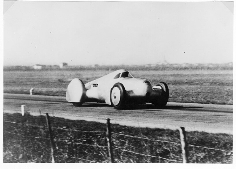 Audi воссоздала необычный гоночный автомобиль: в 1935 году он установил рекорд скорости