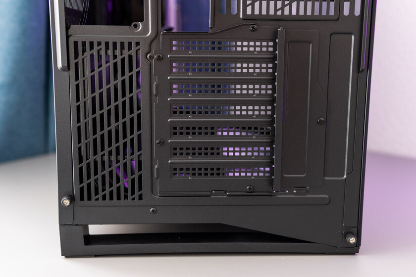 Этот ПК-корпус действительно похож на аквариум. Обзор необычного GameMax NEX C56 VC — Шасси. 2