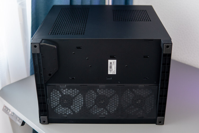 Этот ПК-корпус действительно похож на аквариум. Обзор необычного GameMax NEX C56 VC — Шасси. 10